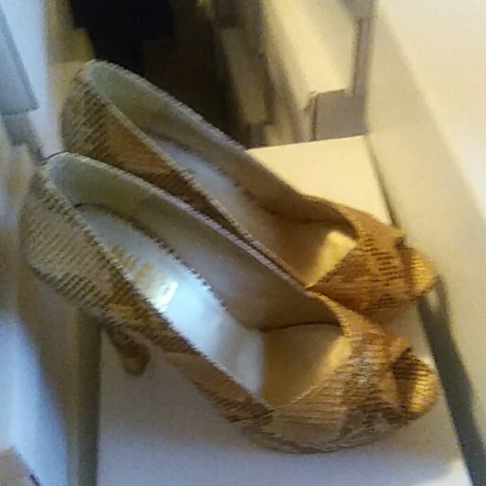 Shoes - Picture 2 of 4